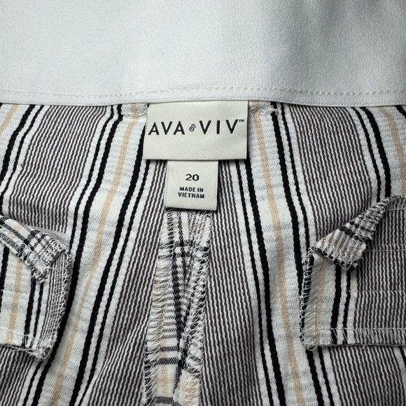 NWT Ava & Viv Lightweight High Rise Plaid Ankle Trousers - Cream Plaid Size 20 - Picture 5 of 7